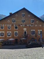 058 Engadin-Rundfahrt - Zuos - Marktplatz &ndash; &copy; Annette Probst-Weise (Eberhardt TRAVEL)
