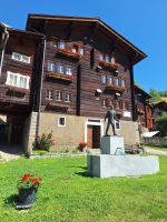 119 Fahrt nach Flüeli-Ranft - Niederwald im Goms - Denkmal für Cäsar Ritz &ndash; &copy; Annette Probst-Weise (Eberhardt TRAVEL)