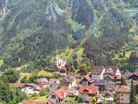 190 Fahrt mit dem Gotthard Panorama Express  Kirche von Wassen - sehen wir drei Mal aus unterschiedlicher Perspektive &ndash; &copy; Annette Probst-Weise (Eberhardt TRAVEL)