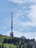235 Ausflug auf die Rigi - Fahrt im historischen Wagen - Blick zum Gipfel &ndash; &copy; Annette Probst-Weise (Eberhardt TRAVEL)