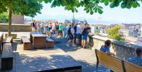 Unsere Reisegruppe über den Dächern von Lausanne