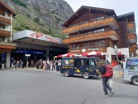 Zermatt, am Bahnhof &ndash; &copy; Steffen Mucke (Eberhardt TRAVEL)