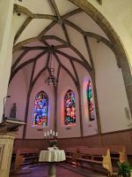 Kirchenschiff  Glasfenster - San Luzi - Zuez &ndash; &copy; Gisela Hohlfeld (Eberhardt TRAVEL)