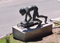  Bobfahrer Monument &ndash; &copy; Gisela Hohlfeld (Eberhardt TRAVEL)