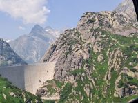 Staumauer und Aarhornblick &ndash; &copy; Gisela Hohlfeld (Eberhardt TRAVEL)