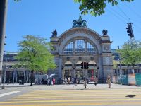 Bahnhofsvorplatz &ndash; &copy; Gisela Hohlfeld (Eberhardt TRAVEL)
