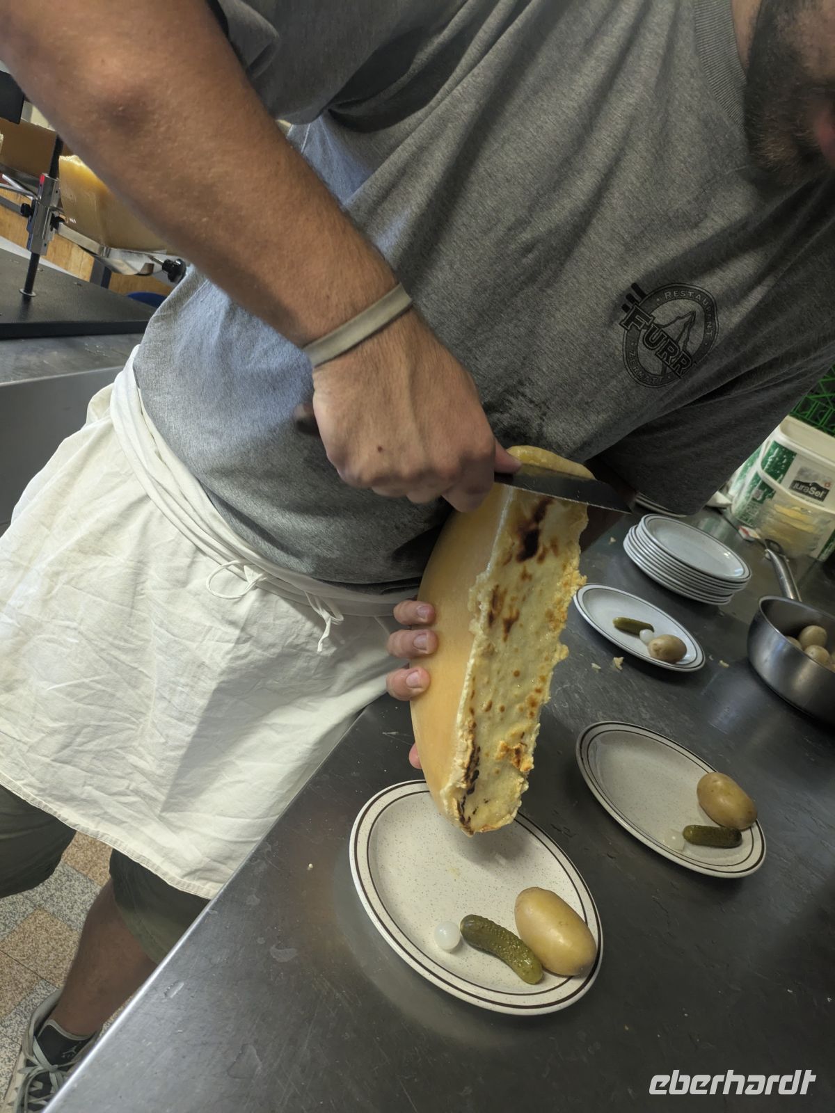 so wurde der Raclettkäse abgestrichen &ndash; &copy; Günter Thomas Menzel (Eberhardt TRAVEL)