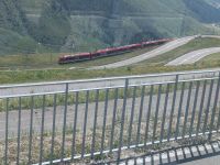entgegen kommender Zug 10 Etagen tiefer &ndash; &copy; Günter Thomas Menzel (Eberhardt TRAVEL)