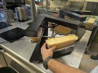 so wurde der Käse für unser Raclett heiß gemacht &ndash; &copy; Günter Thomas Menzel (Eberhardt TRAVEL)