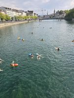 Abkühlung in der Limmat &ndash; &copy; Jürgen Müller (Eberhardt TRAVEL)