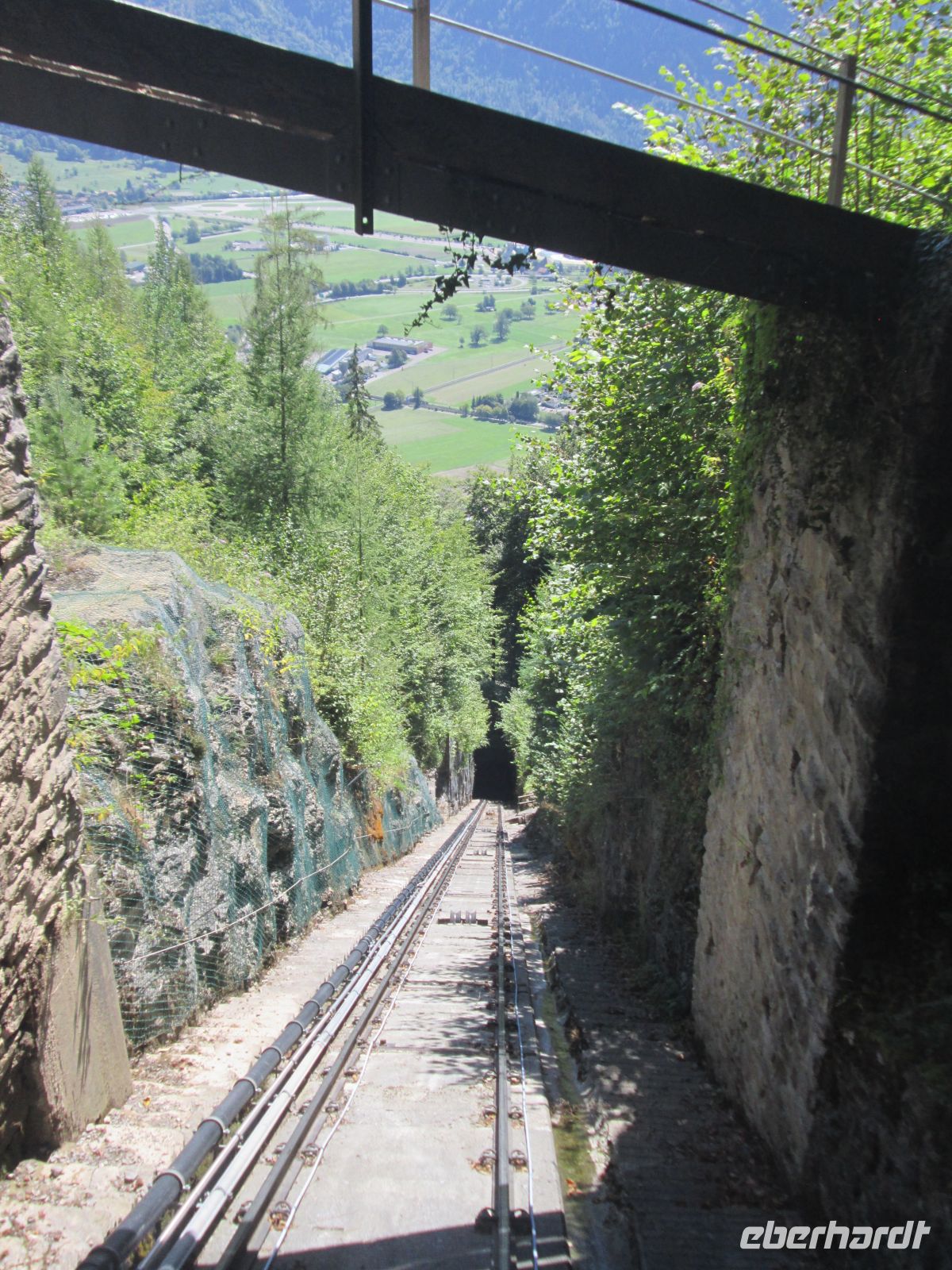 1 Tunnel und 7 Brücken passiert die Harder Kulm Bahn &ndash; &copy; Heike Heinen (Eberhardt TRAVEL)