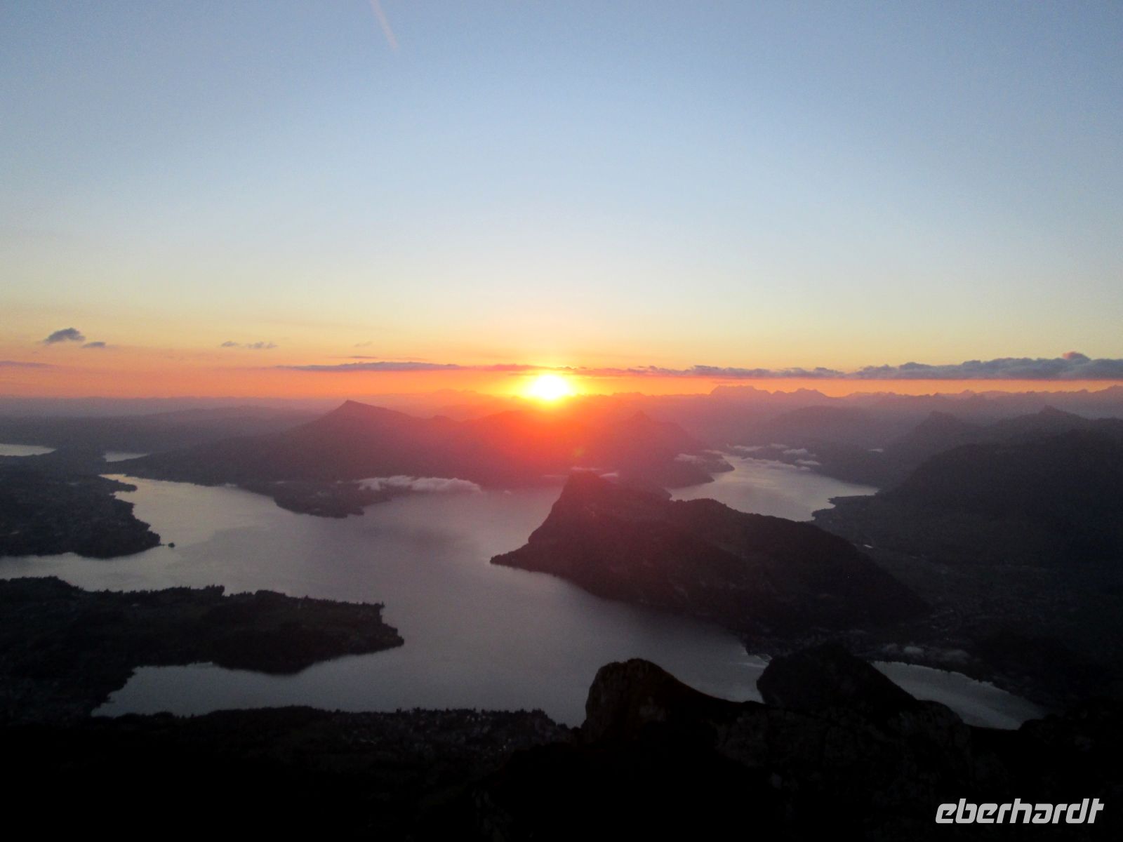 Sonnenaufgang vom Pilatus gesehen &ndash; &copy; Heike Heinen (Eberhardt TRAVEL)