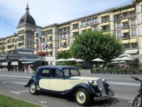 ein Citroen vor dem Grand Hotel 