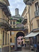 Bellinzona (Blick von der Altstadt zum Castelgrande) &ndash; &copy; Katrin Deutschbein (Eberhardt TRAVEL)