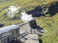 Furka-Bergstrecke (Dampflok an der Station 