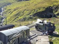 Furka-Bergstrecke (Dampflok an der Station 