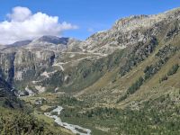 Fahrt auf der Furka-Bergstrecke (Blick zur Grimsel-Passstrasse) &ndash; &copy; Katrin Deutschbein (Eberhardt TRAVEL)