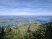 Fahrt mit der Vitznau-Rigi-Bahn... (Blick auf Küssnacht zwischen Vierwaldstätter- und Zugersee) &ndash; &copy; Katrin Deutschbein (Eberhardt TRAVEL)