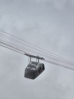 091 Ausflug auf das Schilthorn - Birg - die Bahn taucht aus dem Nebel auf &ndash; &copy; Annette Probst-Weise (Eberhardt TRAVEL)