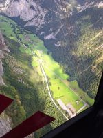108 Ausflug auf das Schilthorn - Talfahrt - Blick ins Lauterbrunnental aus der steilsten Seilbahn der Welt &ndash; &copy; Annette Probst-Weise (Eberhardt TRAVEL)