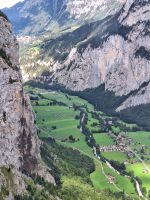 109 Ausflug auf das Schilthorn - Talfahrt - Blick ins Lauterbrunnental aus der steilsten Seilbahn der Welt &ndash; &copy; Annette Probst-Weise (Eberhardt TRAVEL)