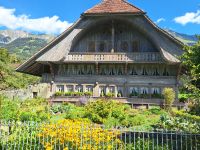 128 Besuch im Schweizerischen Freilichtmuseum Ballenberg - Haus von einem Großbauer mit Bauerngarten &ndash; &copy; Annette Probst-Weise (Eberhardt TRAVEL)