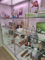 140 Besuch im Schweizerischen Freilichtmuseum Ballenberg - Blick in die Apotheke &ndash; &copy; Annette Probst-Weise (Eberhardt TRAVEL)