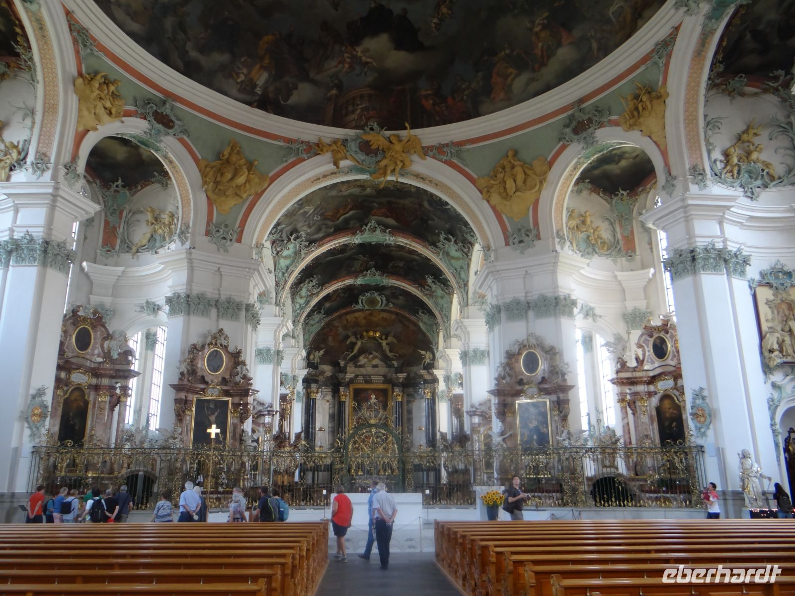 •	St. Gallen, die Stiftskirche ist aus einem Guss, von süddeutschen Stuckateuren ausgestaltet. &ndash; &copy; Vivian Kreft (Eberhardt TRAVEL)