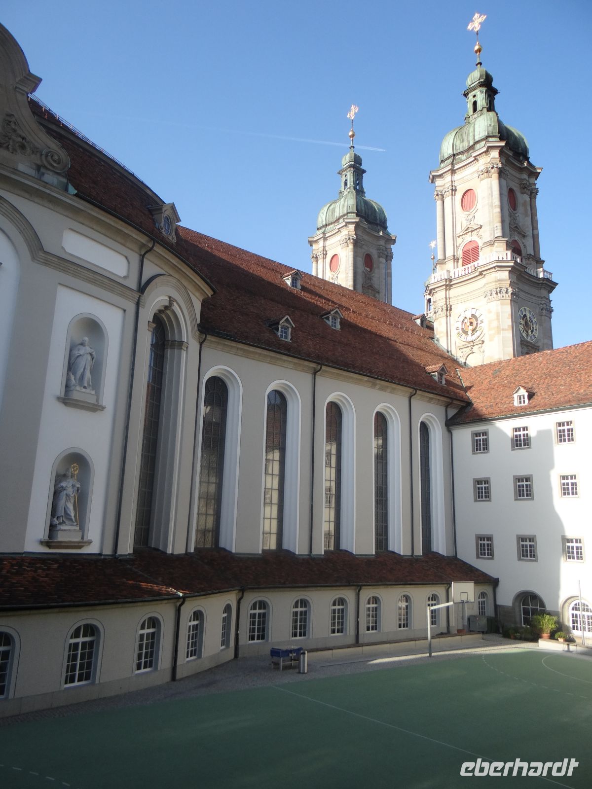 St. Gallen, Fußballplatz im Klosterhof. Ob hier mehr Tore fallen unter göttlichem Beistand? &ndash; &copy; Vivian Kreft (Eberhardt TRAVEL)