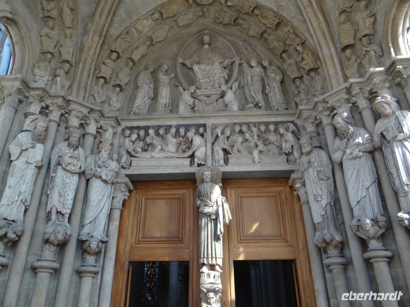 Lausanne, der ursprüngliche Eingang von Nôtre-Dame auf der Südseite. &ndash; &copy; Vivian Kreft (Eberhardt TRAVEL)