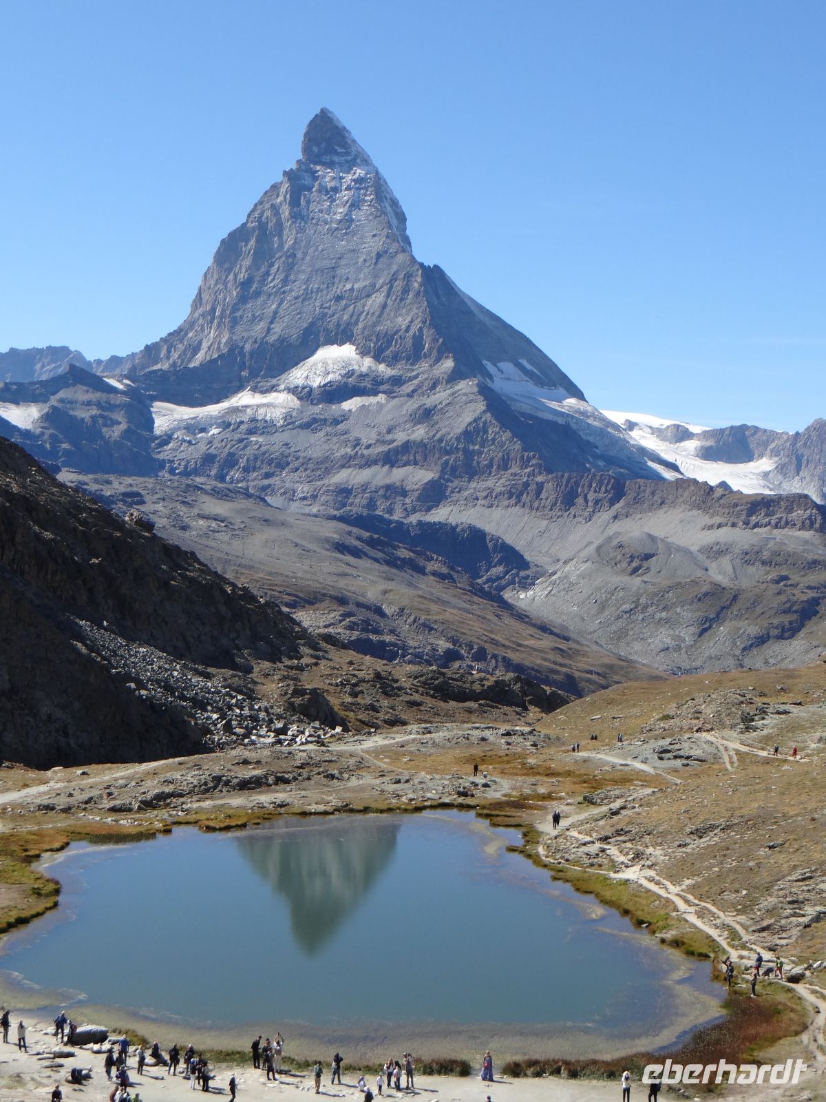 Im Riffelsee spiegelt sich der schöne Berg.  &ndash; &copy; Vivian Kreft (Eberhardt TRAVEL)