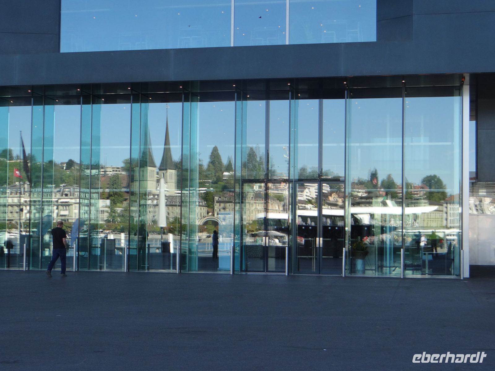 Luzern spiegelt sich im Konzerthaus.  &ndash; &copy; Vivian Kreft (Eberhardt TRAVEL)