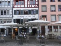St. Gallen, in der schönen Altstadt laden viele Lokale zum Bleiben ein.  &ndash; &copy; Vivian Kreft (Eberhardt TRAVEL)