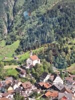 084 Fahrt mit dem Gotthard Panorama Express - Kirche von Wassen &ndash; &copy; Annette Probst-Weise (Eberhardt TRAVEL)