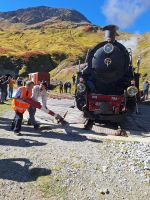 149 Fahrt Furka-Dampfbahn - Pause an der Station Furka - die Lok wird per Hand gedreht