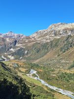 159 Fahrt Furka-Dampfbahn - Blick zur Grimsel-Passstraße &ndash; &copy; Annette Probst-Weise (Eberhardt TRAVEL)