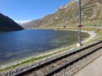 Fahrt mit dem Glacier-Express... (Oberalppass mit Oberalpsee)  &ndash; &copy; Katrin Deutschbein (Eberhardt TRAVEL)