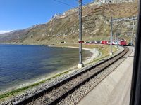 Fahrt mit dem Glacier-Express... (Oberalppass mit Oberalpsee)  &ndash; &copy; Katrin Deutschbein (Eberhardt TRAVEL)