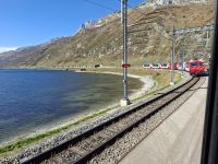 Fahrt mit dem Glacier-Express... (Oberalppass mit Oberalpsee)  &ndash; &copy; Katrin Deutschbein (Eberhardt TRAVEL)