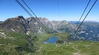 0037 die Rotair auf den Titlis - Blick zum Trübsee &ndash; &copy; Annette Weise (Eberhardt TRAVEL)
