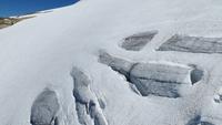 0054 auf dem Titlis - Gletscherspalten &ndash; &copy; Annette Weise (Eberhardt TRAVEL)