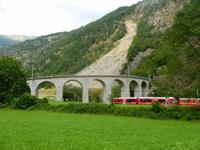 Fotostopp am Kreisviadukt von Brusio &ndash; &copy; Katrin Deutschbein (Eberhardt TRAVEL)