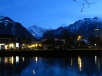 0363 Interlaken - Fackelspaziergang - Abendstimmung &ndash; &copy; Annette Weise (Eberhardt TRAVEL)