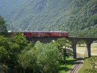 Bernina-Express  Kreisviadukt Brusio &ndash; &copy; Katrin Deutschbein (Eberhardt TRAVEL)