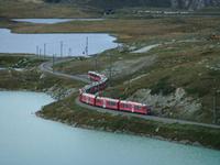Das Berninan-Express auf der Passhöhe &ndash; &copy; Martina Pötschke (Eberhardt TRAVEL)