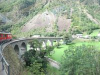 0143 Glacier-Bernina-Express- Fahrt mit dem Bernina-Express - Kreisviadukt Brusio &ndash; &copy; Annette Weise (Eberhardt TRAVEL)