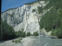 0260 Glacier-Bernina-Express- Fahrt mit dem Glacier-Express - in der Rheinschlucht &ndash; &copy; Annette Weise (Eberhardt TRAVEL)