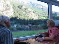 0291 Glacier-Bernina-Express- Fahrt mit dem Glacier-Express - im Mattertal &ndash; &copy; Annette Weise (Eberhardt TRAVEL)