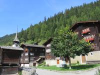 0414 Glacier-Bernina-Express- Fahrt durch das Goms - Stopp in Niederwald &ndash; &copy; Annette Weise (Eberhardt TRAVEL)