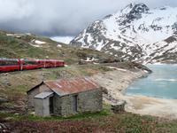 Glacier-Bernina-Reise, Fahrt mit dem Bernina-Express - Lago di Bianco &ndash; &copy; Annette Weise (Eberhardt TRAVEL)